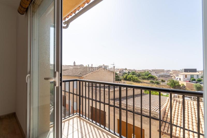 Foto 43111303-37f3-4644-96af-d2232086b5f4. Piso  luminoso con vistas despejadas en el centro de santanyi en Santanyí