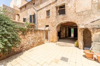 Casa a Santanyí Poble. Casa señorial a reformar con muchas posibilidades
