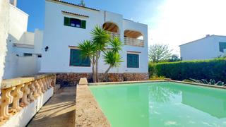 Casa in Cala en Blanes. A 10 minutos del casco antiguo de ciutadella, bonita casa con 3
