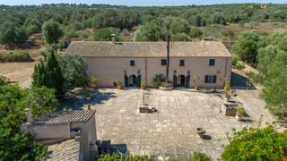Masia a Es Llombards. Finca rústica de 51.000m2 en santanyi mallorca