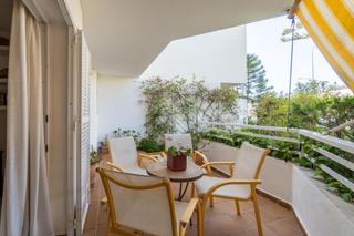 Reihenhaus in La Bonanova. Chalet adosado en la bonanova