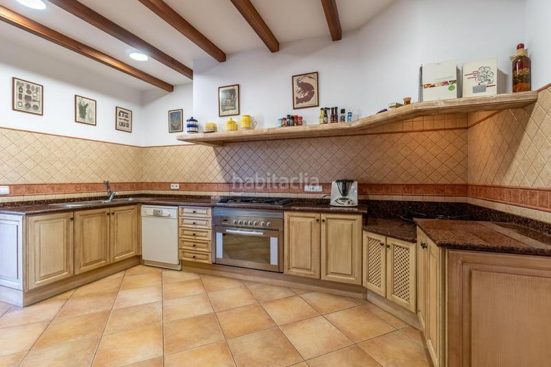 Foto efebf373-fef6-4fdf-bb2c-b3390c4ae724. Édifice dans Manacor centre Manacor