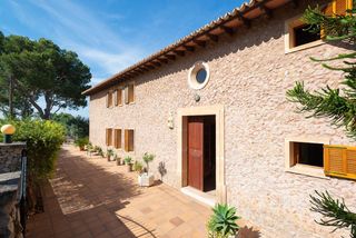 Chalet in Sa Cabaneta. Amplio chalet con piscina, jardín y terrazas en sa cabaneta  mar