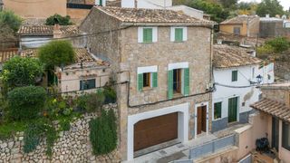 Casa a Bunyola. Vivienda de nueva construcción con con vistas a la montaña y gar