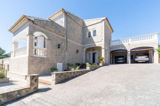 Casa en Sa Cabaneta. Casa unifamiliar con piscina privada y amplio garaje en sa caban