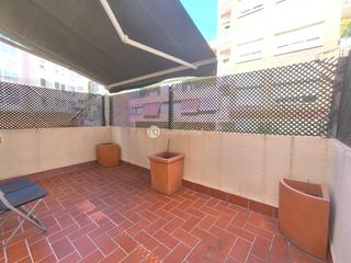 Pis a Mata 24. Tu refugio urbano con luz y terraza en el poblesec