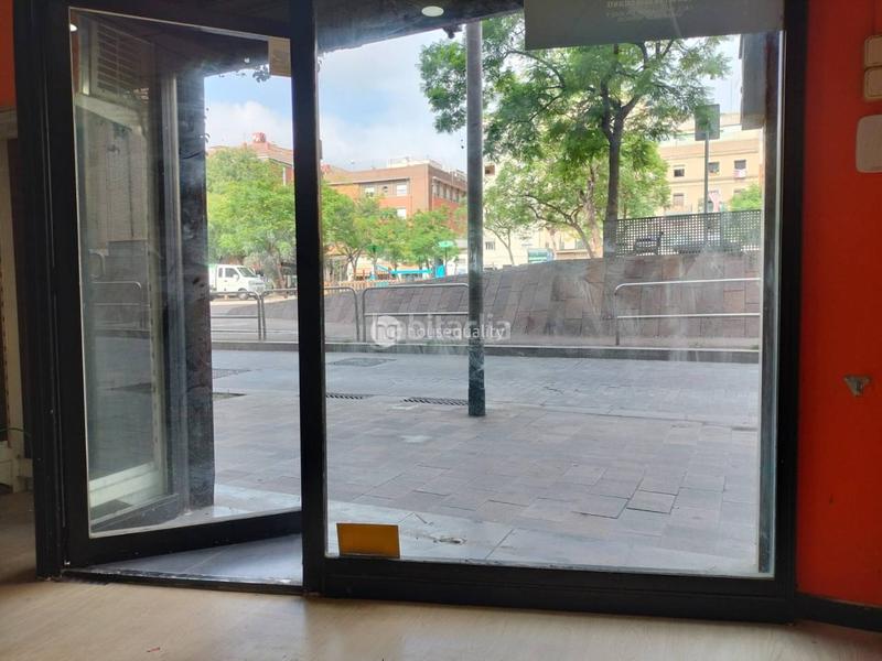 Foto 4d23d9c2-bfd6-4dda-81a2-d92756bc2040. Alquiler local comercial alquiler de local comercial en santsbadal, capital en Barcelona