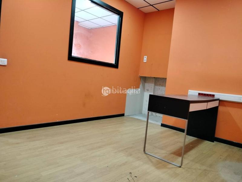 Foto f7d5c820-133c-45f9-a48f-8ef6c45fde8d. Alquiler local comercial alquiler de local comercial en santsbadal, capital en Barcelona