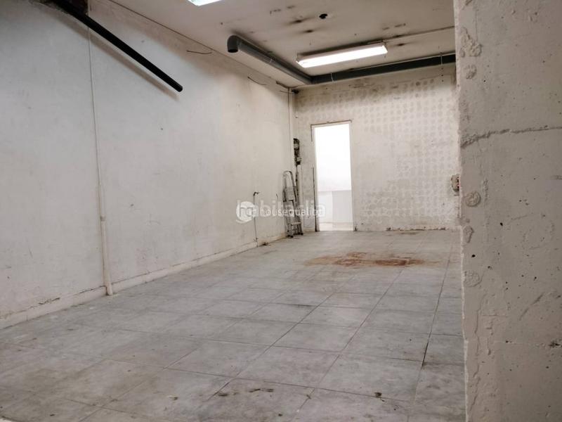 Foto 0414b5f5-1ea1-4c6b-abe7-dc08e889e866. Lloguer local comercial a Sants-Badal Barcelona