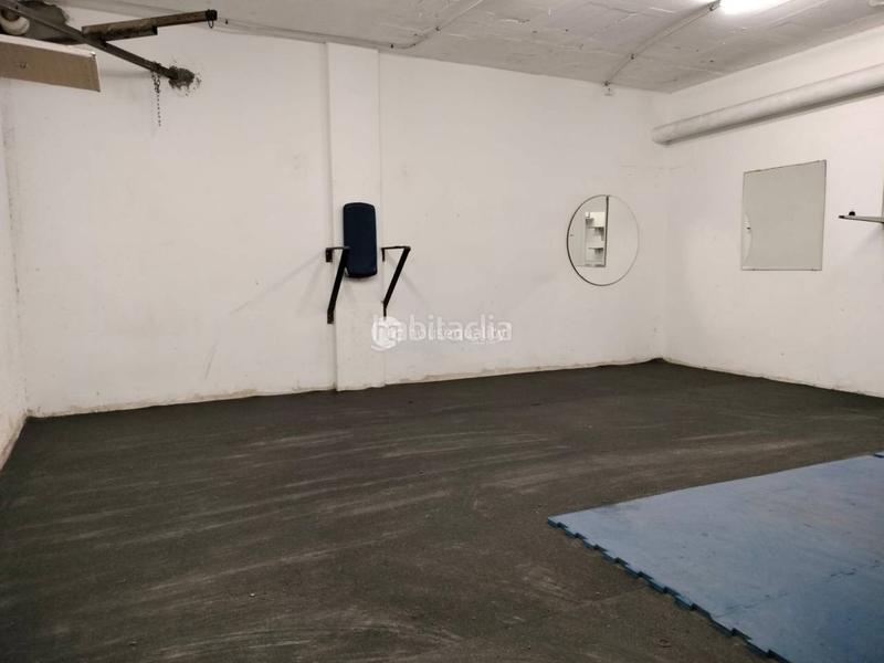 Foto d03b90cc-f56c-4cb2-9ce8-5cf0b5556832. Lloguer local comercial a Sants-Badal Barcelona