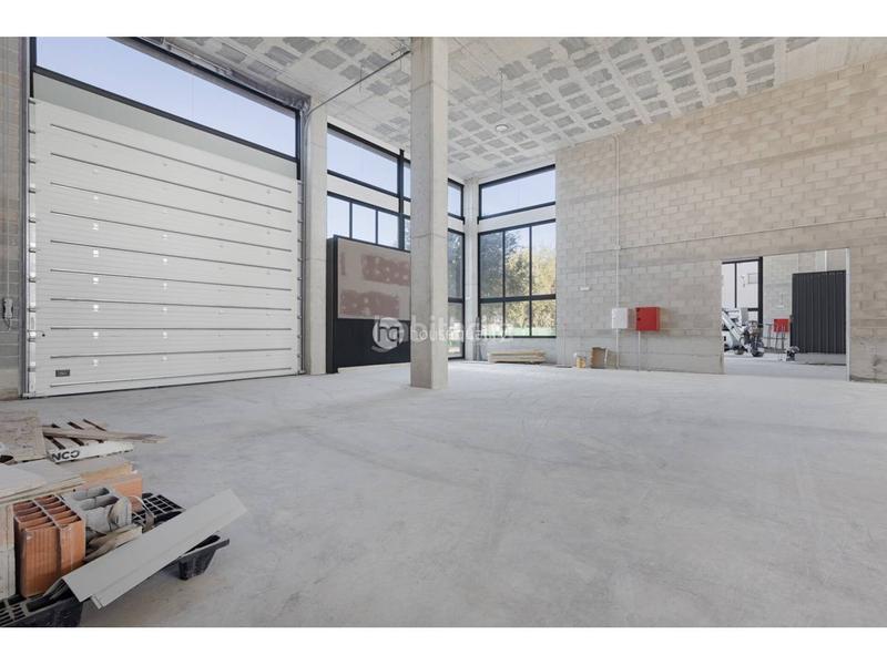 Foto 2cfb3428-575e-4a83-938b-45d1bb031ce0. Rent industrial building in pablo iglesias 21 in Granvia LH Hospitalet de Llobregat (L´)