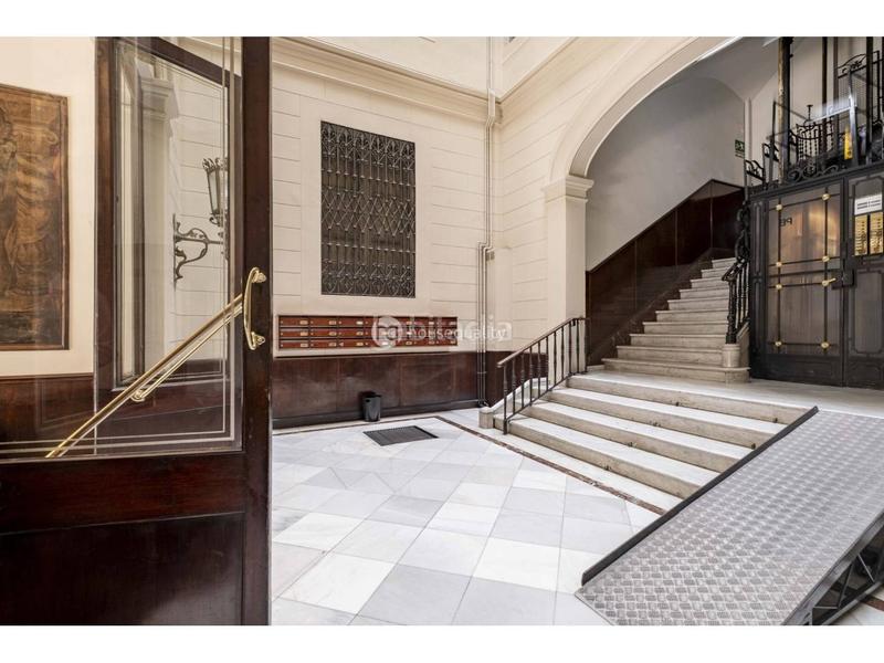 Foto 25256bc3-5826-4cf0-aea5-8d69eca3b1a7. Pis amb calefacció aparcament a Dreta de l´Eixample Barcelona