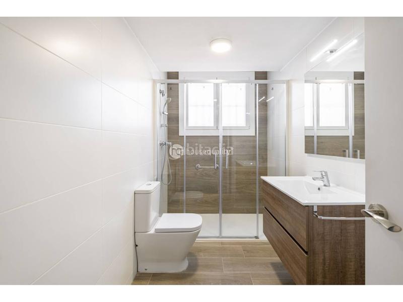 Foto f5846f24-2165-4878-bf3c-b70740d143b5. Pis amb calefacció aparcament a Dreta de l´Eixample Barcelona