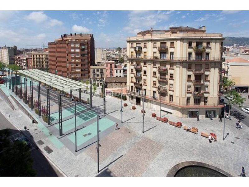 Foto 31bbe56c-11e8-4a05-bdef-acba0410bbdf. Pis a La Bordeta Barcelona