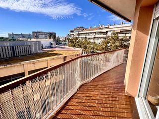 Flat  Carrer de l'estany. Gran piso luminoso con amplio balc�n a 5 minutos a pie de la pla