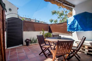 Maison jumelée  Carrer del raval del torrent. Casa con terrazas, parking privado y ubicación privilegiada en e