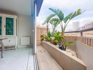 tic  Carrer de la marina alta. tico de lujo en residencial exclusivo