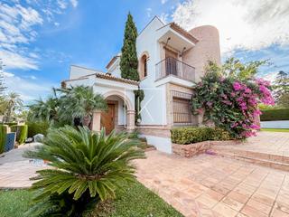 Location Chalet  Carrer bunyol. Espectacular chalet independiente con piscina cerca de transport