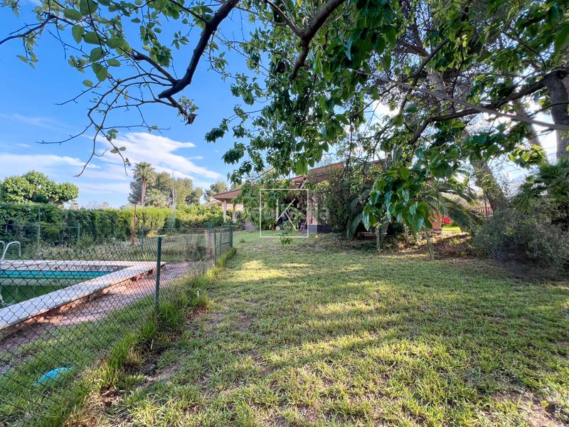 Foto 16a028a1-28ed-405e-8ce3-cd271b1e458a. Chalet mit parking pool in Montepilar Eliana (l´)