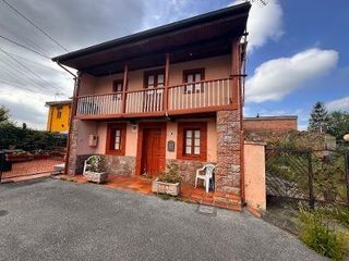 Xalet  Latores. Venta de casa en latores