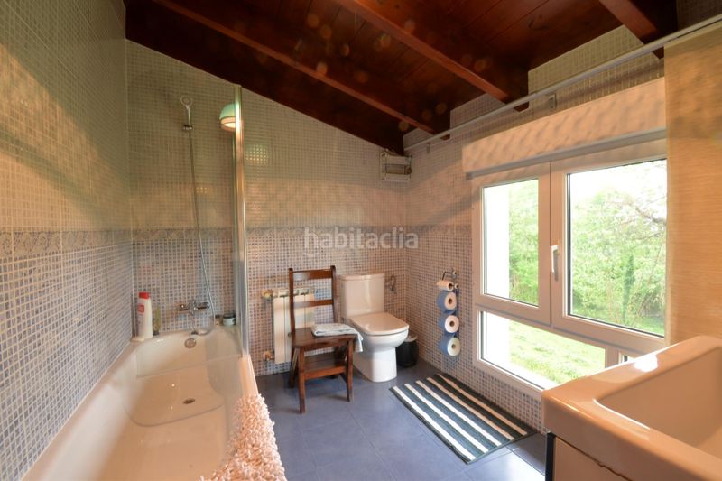 Foto a06f1c95-b5bb-4379-99db-d369aff32813. Casa amb calefacció aparcament piscina a Lada Langreo