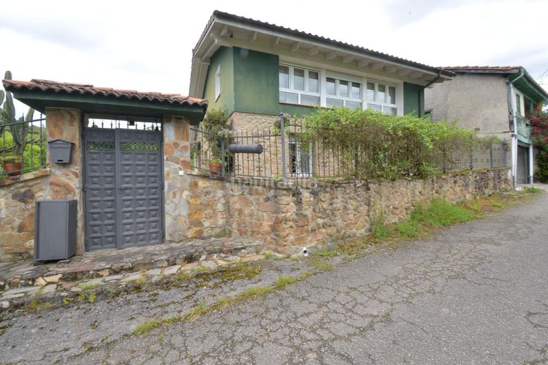 Foto ceeba7e3-68d3-4c42-bd9f-a528f61b2af7. Casa amb calefacció aparcament piscina a Lada Langreo
