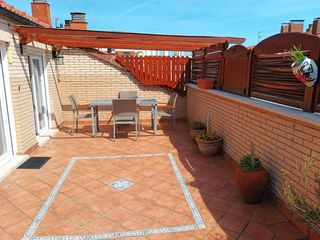 Miete Zweistöckige Wohnung  Calle calle juan gonzález villar. Luanco. alquiler  ático dúplex vacacional mes de julio.