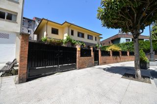 Rent Chalet in Vallobín. Alquiler de casa vacia pareada en oviedo zona vallobin