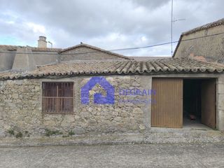 Chalet  Plaza mercado. Casa adosada en ledesma. salamanca para reformar  ideal inve