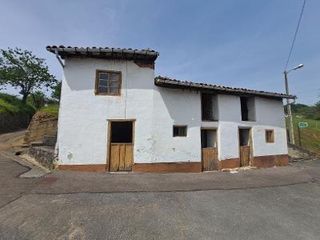 Xalet  Caserio villar. Vivienda rústica y dos parcelas urbanizables en siero