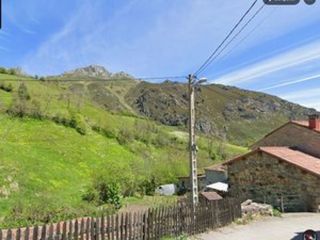 Chalet  Tuiza de abajo. Casa independiente zona lena. actualmente uso turístico.