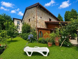 Chalet  Granda. Casa rural asturiana junto al rio