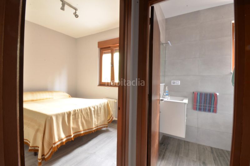Foto 34a1c38b-ce22-45a6-b9bd-3ffb8303f623. Casa amb calefacció aparcament piscina a Carbayin-Lieres-Valdesoto Siero