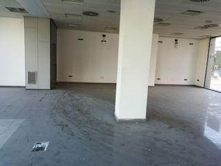 Lloguer Local Comercial a Cerdeño - El Palais - Mercadín. Local instalado - en esquina