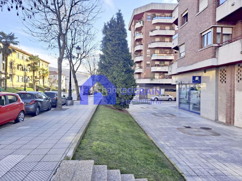 Foto afd27905-4869-4bb9-ba1f-6c6e07d2482e. Rent business premise in Teatinos - Los Prados Oviedo