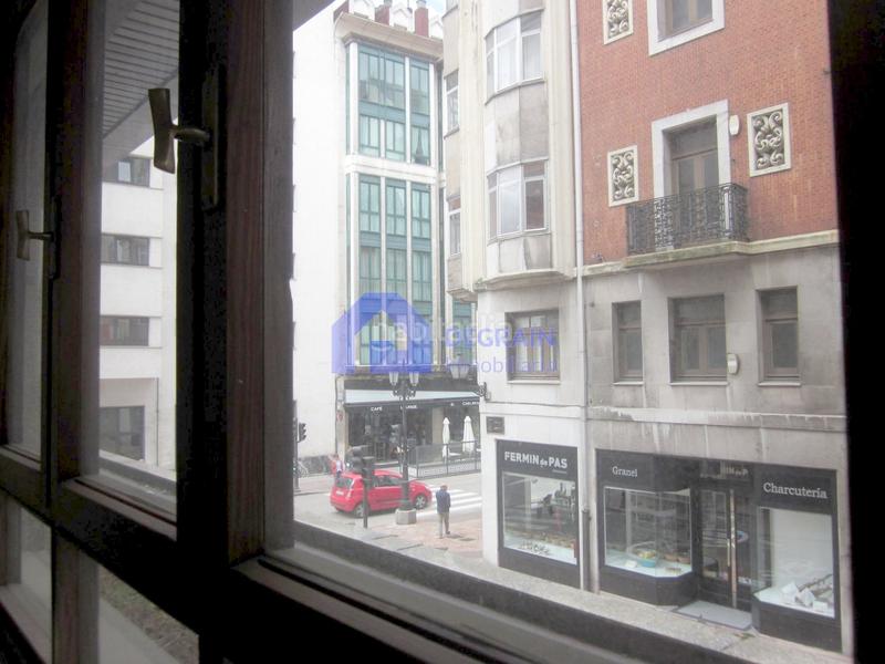 Foto 0b37a3cb-7f14-48f4-9bee-1116588b4149. Rent office space with heating in Casco Histórico Oviedo
