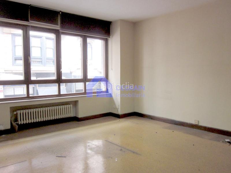 Foto 1482c31d-39d4-464e-8bd8-200a5f558a18. Rent office space with heating in Casco Histórico Oviedo