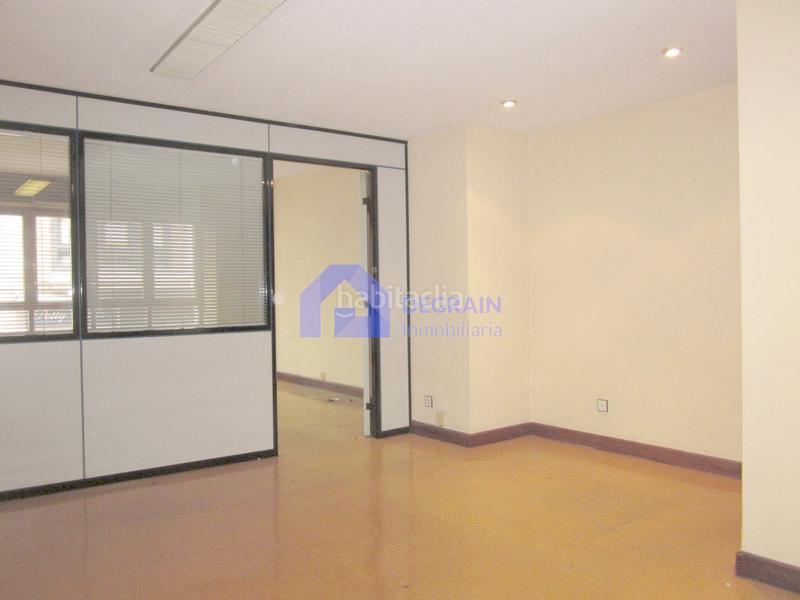 Foto d057e958-524a-47a5-a435-a5a43a549527. Rent office space with heating in Casco Histórico Oviedo