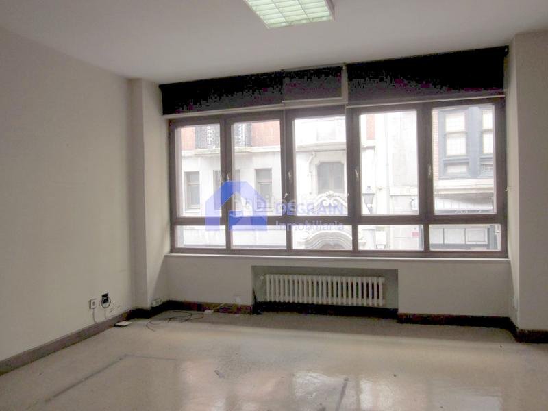 Foto fca035c9-e4b2-4d4c-8f5a-3633f367c884. Rent office space with heating in Casco Histórico Oviedo