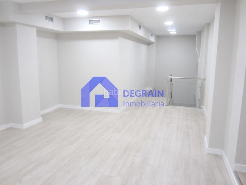 Foto 505769b8-1f75-4a2c-8540-aa4b58da7f4c. Alquiler local comercial referencia 6568 tfno información 958202318 local en alquiler en el centro amplio local instalado en el mismo centro de en Oviedo