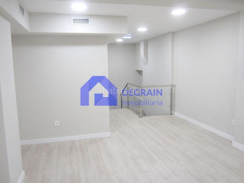 Foto 98476f3b-3857-4b15-8467-2d3ddae16ad1. Alquiler local comercial referencia 6568 tfno información 958202318 local en alquiler en el centro amplio local instalado en el mismo centro de en Oviedo