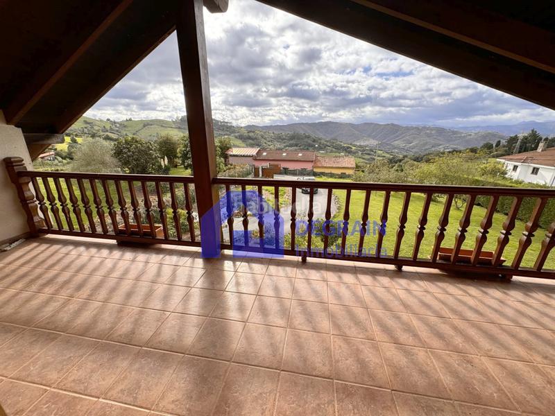 Foto 83b2b3d0-02b9-4e5e-bfa7-d46cf2d6bc2d. Casa con riscaldamento parcheggio in Parroquias Sur - La Manjoya Oviedo