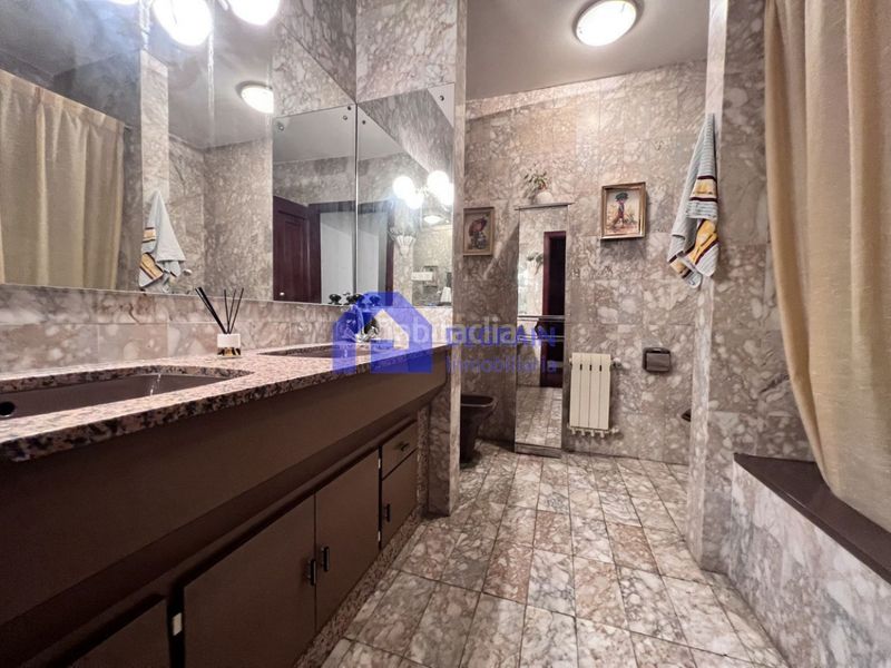 Foto ffafaf66-75f9-4129-9467-599c3c95796e. Pis a Llamaquique Oviedo