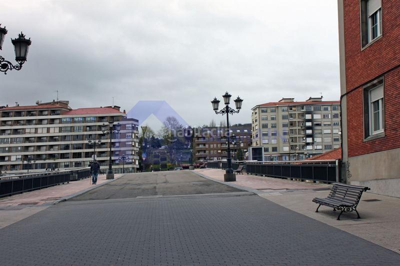 Foto 758266f5-4523-4674-8900-6579b69ee866. Rent business premise in Parque San Francisco - Uría Oviedo