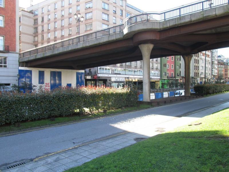 Foto a1db2fb1-35d6-487a-bc37-ba9d5b66f2fe. Rent business premise in Parque San Francisco - Uría Oviedo
