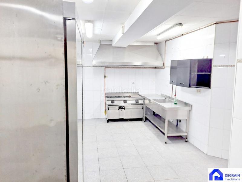 Foto d5b24b75-79ad-4d45-9f9b-4f83df54ede0. Alquiler local comercial ref. 8952. atención personalizada en el teléfono 985202318excelente local de hostelería en alquiler en el llano. salida de humos o en Gijón