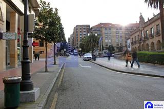 Location Local commercial  Oviedo - gil de jaz. Local instalado  en alquiler. al lado calle uria . 650 metros.