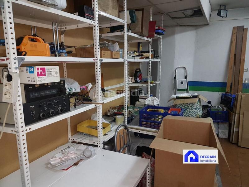 Foto f1fd6f60-5baa-44e1-adea-56218083b850. Local comercial referencia6154telefono de informacion 684643991 rene local lado facultaldes del cristo este puede ser el local ideal para su negoc en Oviedo