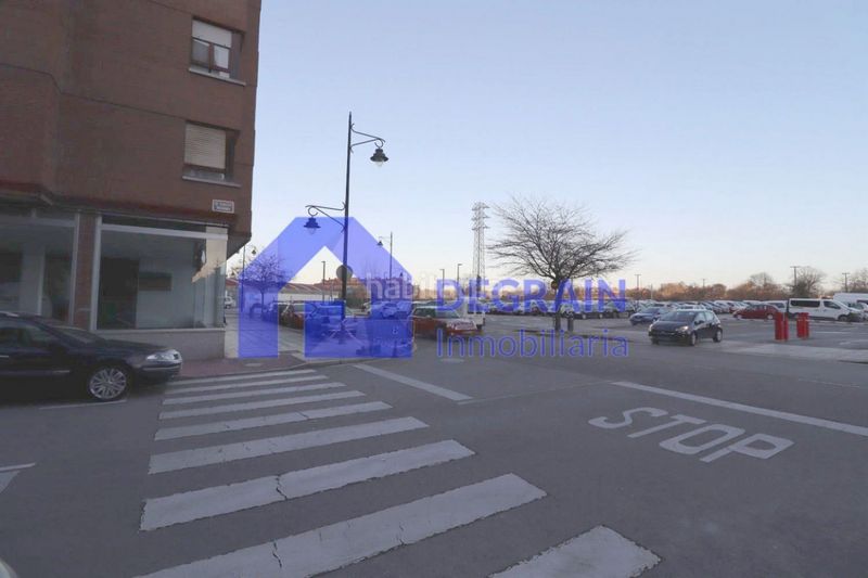 Foto 2ca190b1-70b1-476e-a042-aa0cb1f6c873. Local comercial a Lugones Siero
