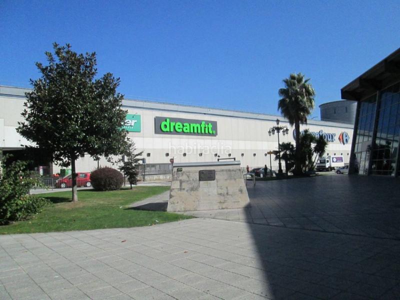 Foto cd26a8c0-59cf-4892-829c-8fd3fc87968d. Alquiler local comercial referencia7312teléfono de información 684643991 rene local totalmente instalado de 1.300m2 lado huca condiciones a negociar en fun en Oviedo